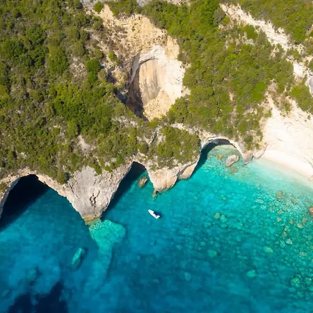 Thanasis Villa