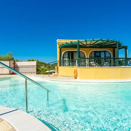 Thanasis Вилла Dalietatika